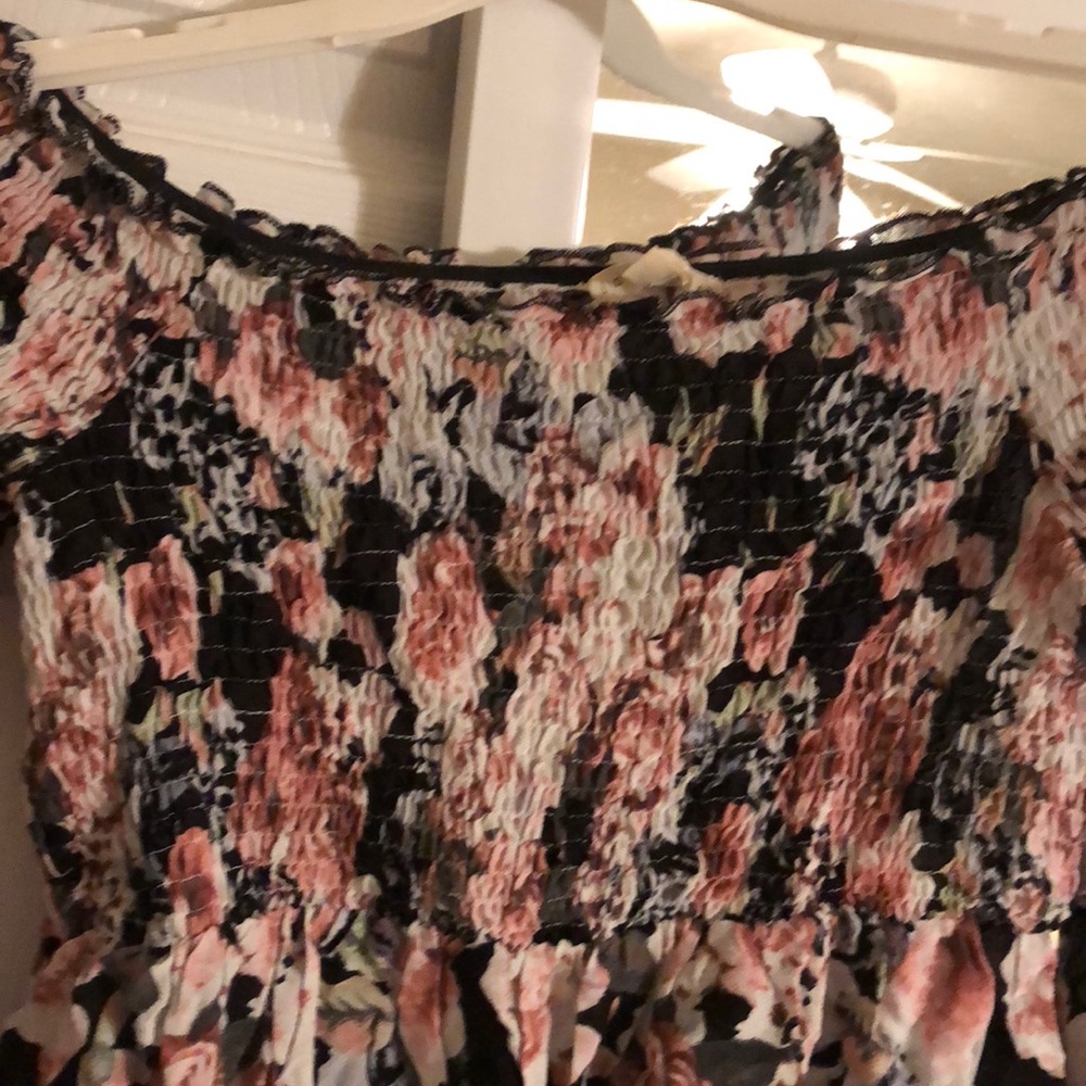 BRAND NEW floral off the shoulder bell sleeve top - Picture 5 of 8
